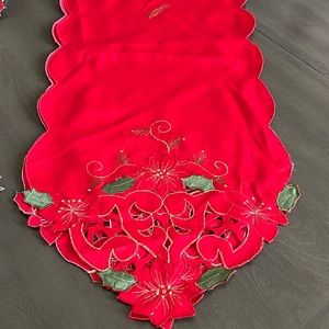 Holiday red & gold table runner.